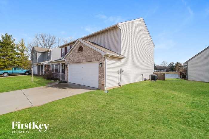 7241 Graymont Dr - Photo 3 of 15