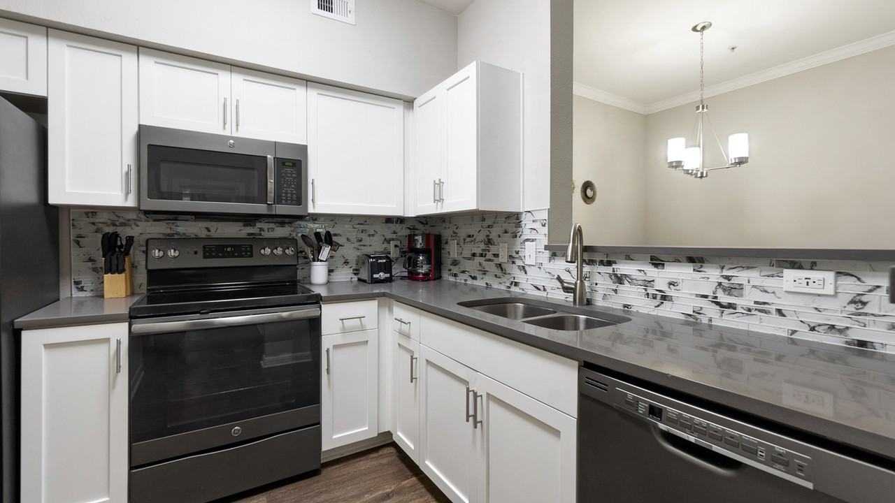 444 Elmington Avenue - Photo 3 of 14