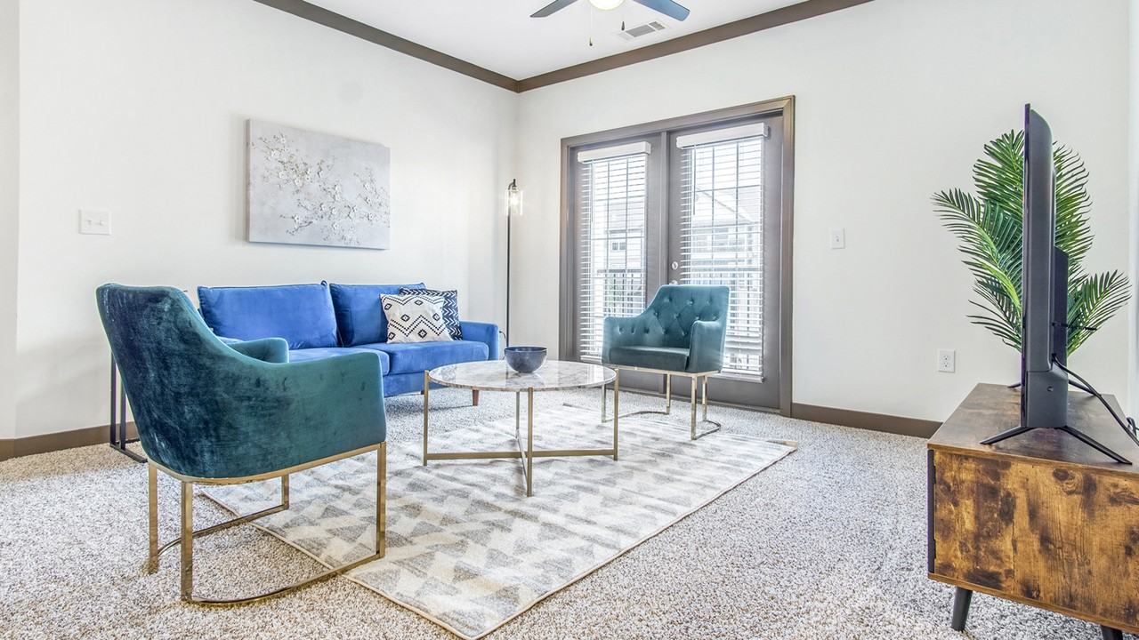 1417 Crazy Horse Ln - Photo 2 of 21