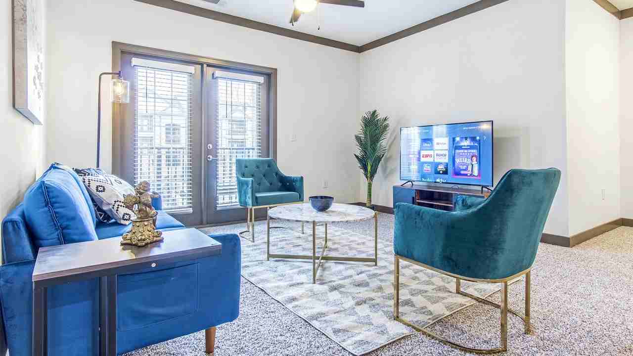 1417 Crazy Horse Ln - Photo 3 of 21