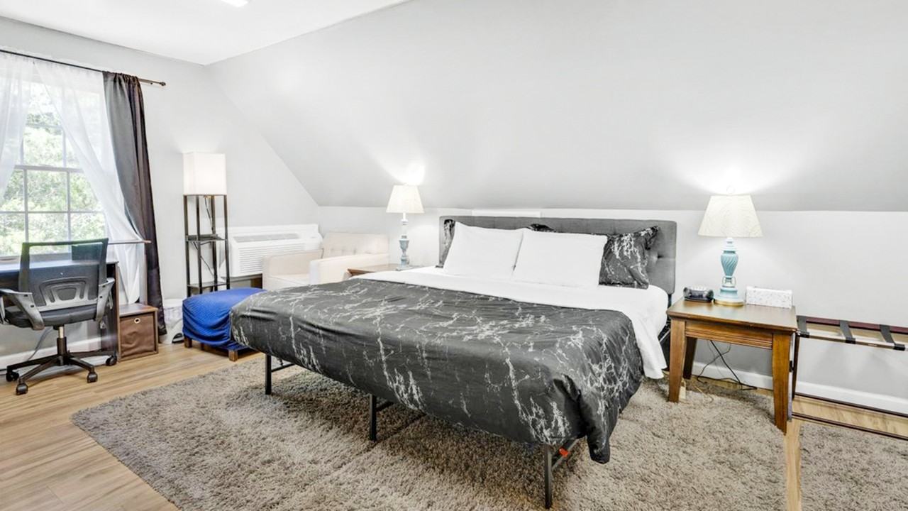 126 White Oak Dr #1 - Photo 3 of 6