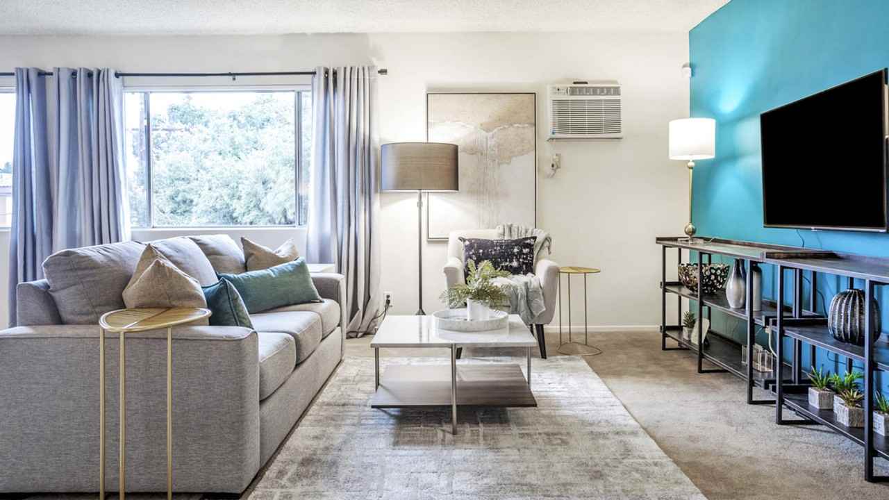 221 N Stoneman Ave Apt E - Photo 2 of 36