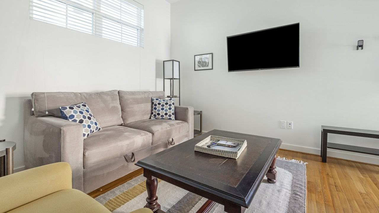 5004 Crawford - Photo 2 of 15