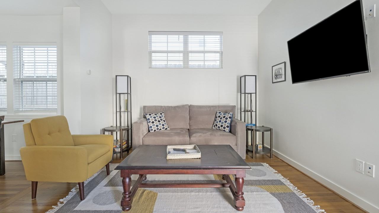 5004 Crawford - Photo 3 of 15