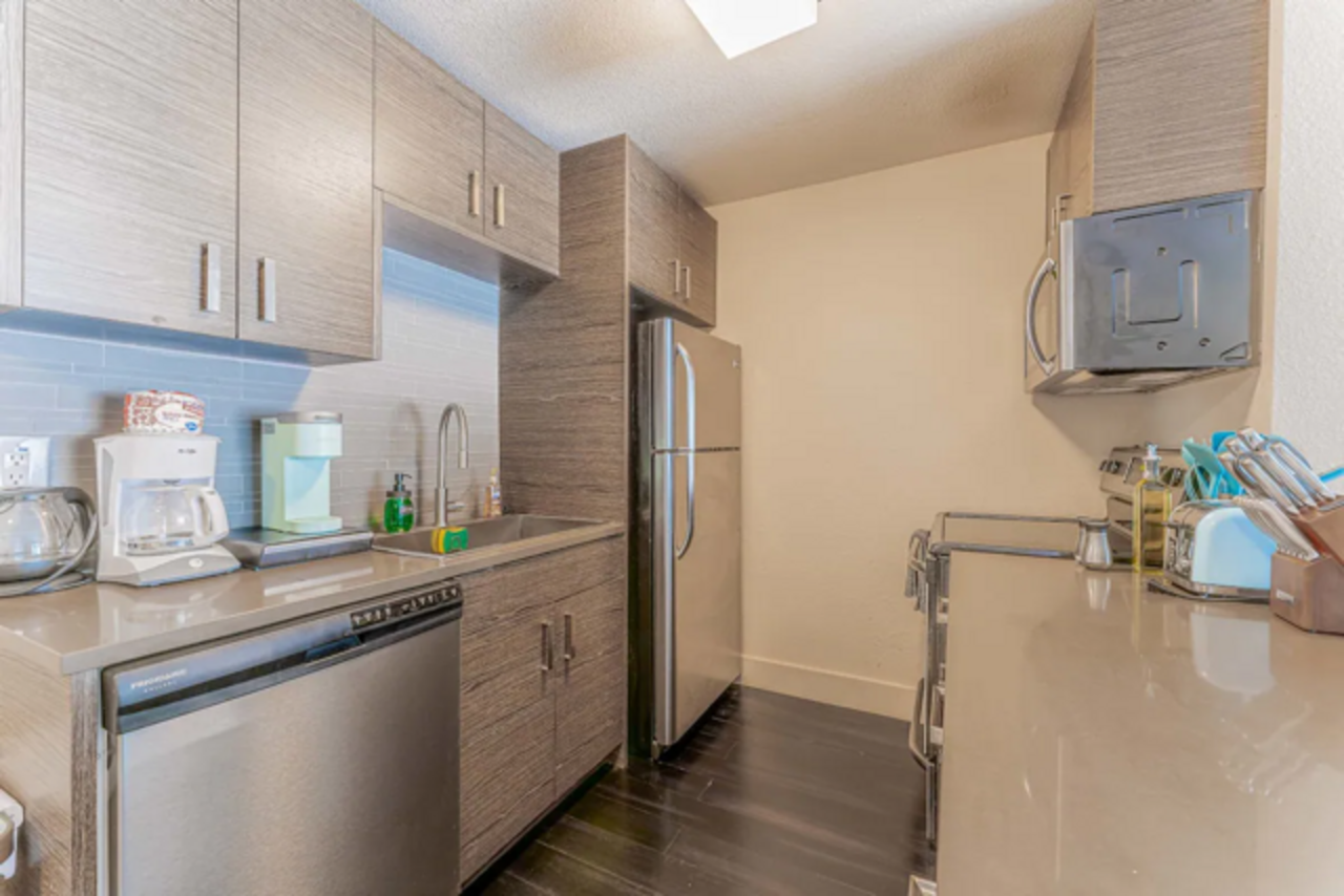 2409 Town Lake Cir - Photo 2 of 40