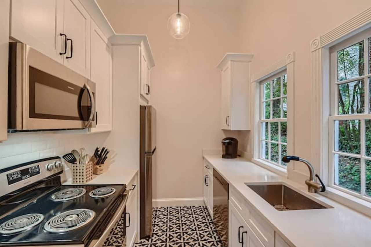 1221 Euclid Ave Ne #3 - Photo 3 of 9