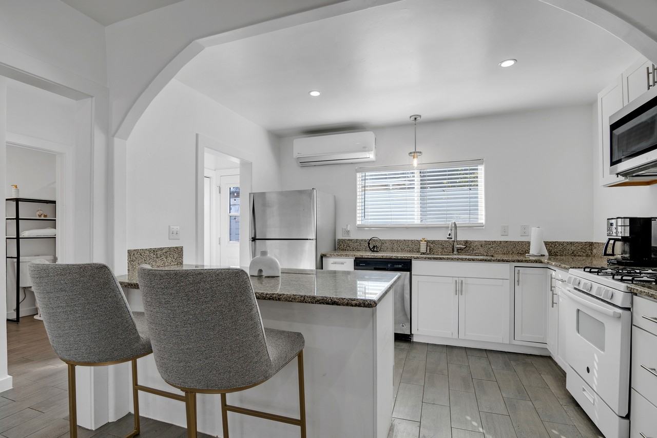 5184 Pickford St #5184 - Photo 3 of 7