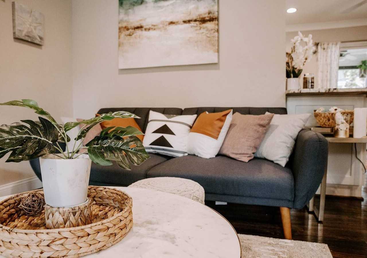 3741 Woodleaf Rd #1 - Photo 3 of 10