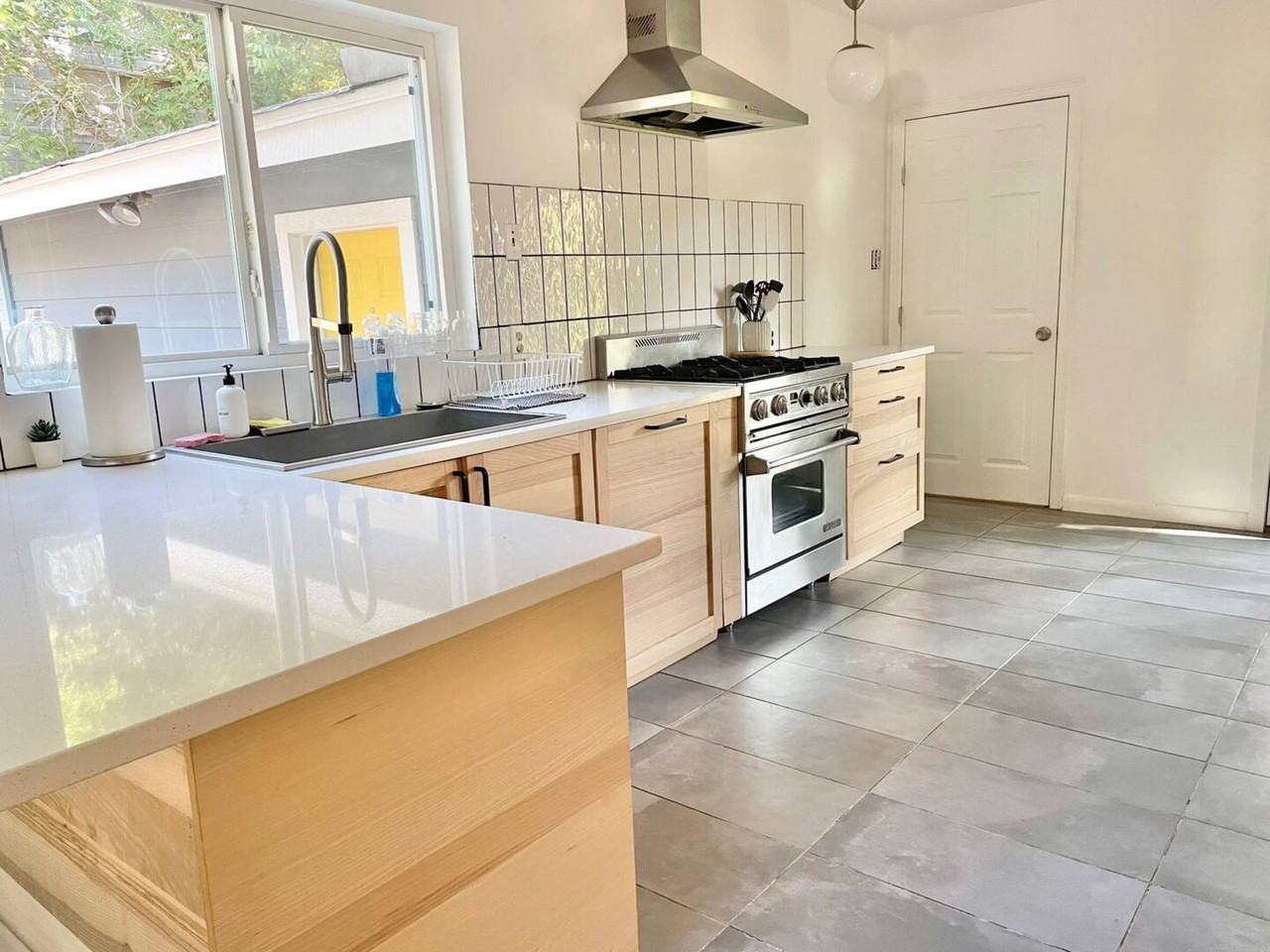 5006 Heflin Ln - Photo 3 of 10