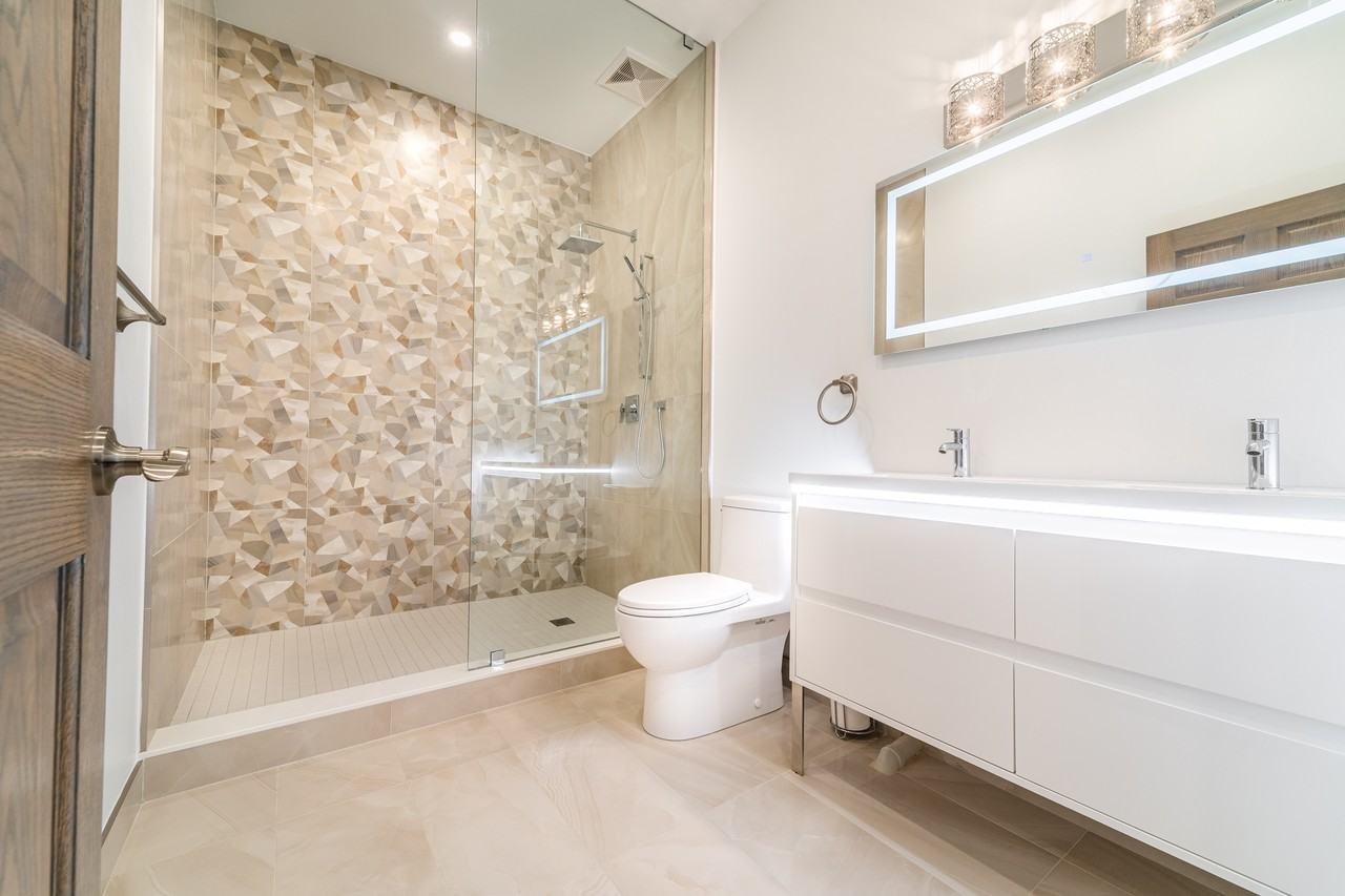 146 Catharine Street North #One - Photo 2 of 22