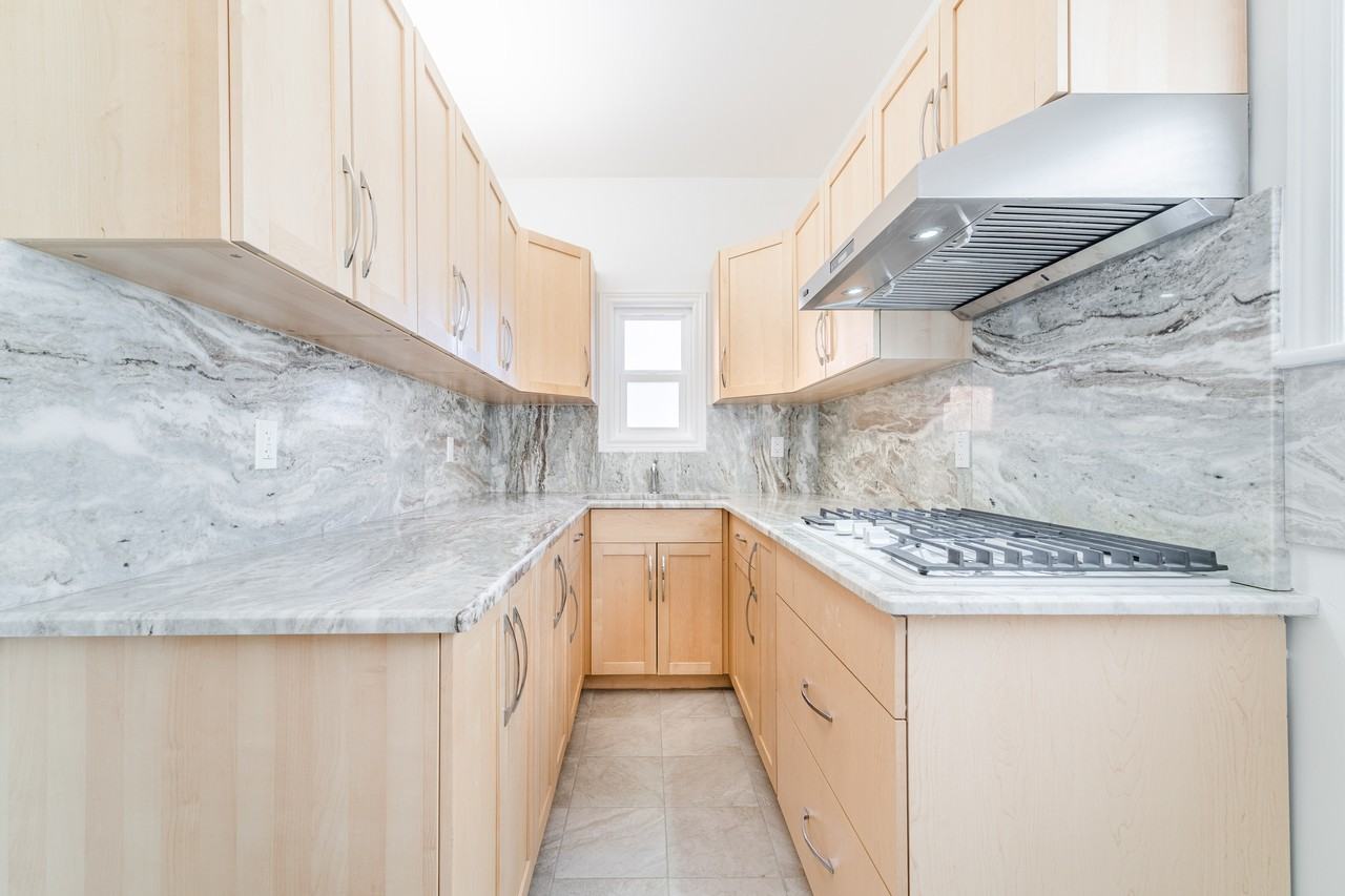 146 Catharine Street North #One - Photo 5 of 22