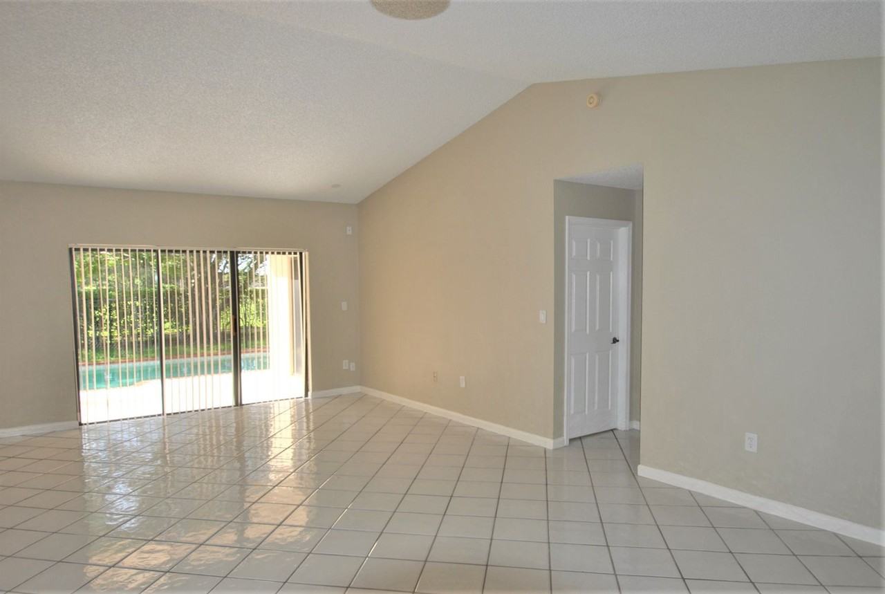 15600 Gauntlet Hall Mnr - Photo 2 of 14