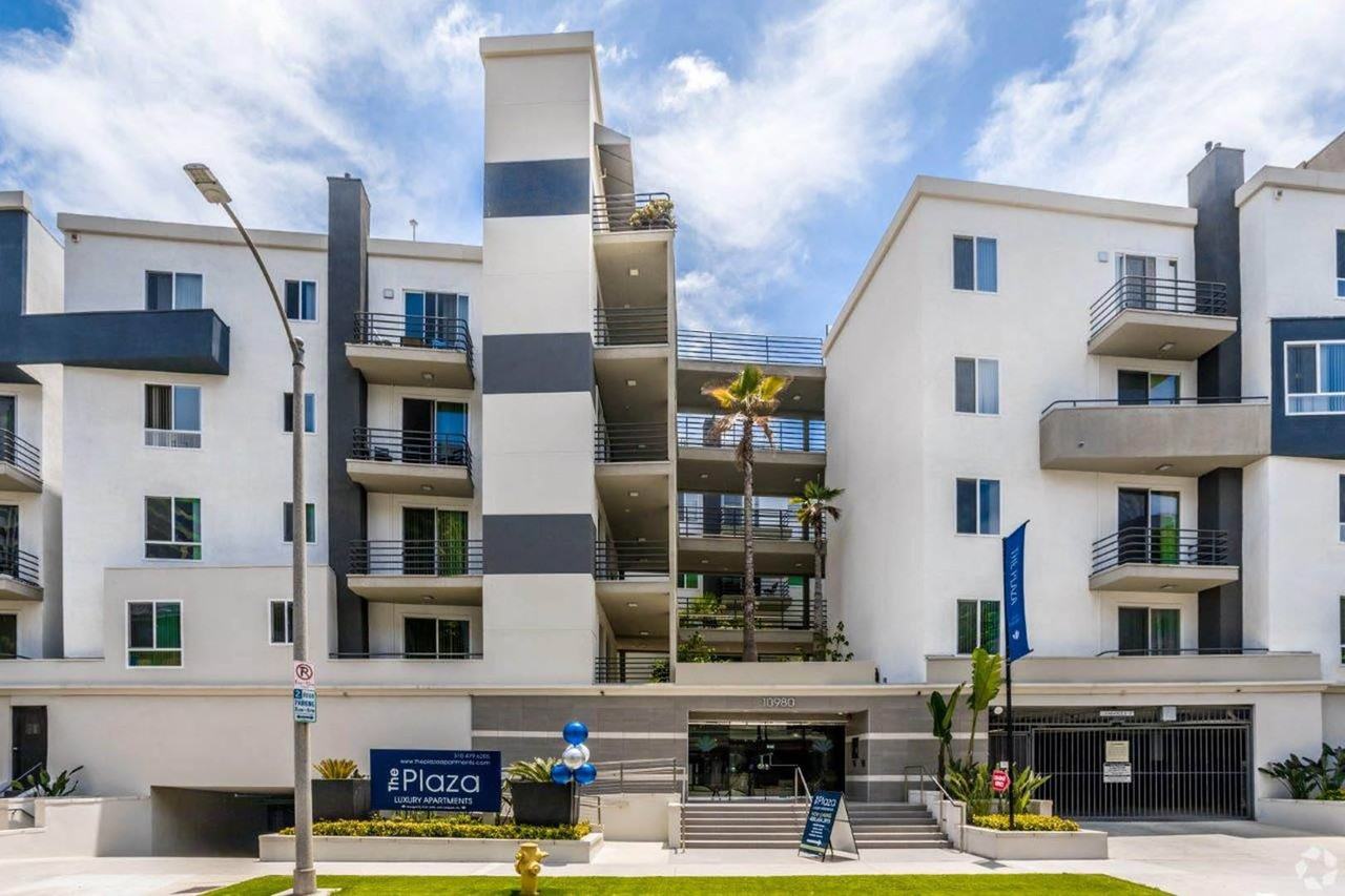 The Plaza Apartments - Photo 6 of 27