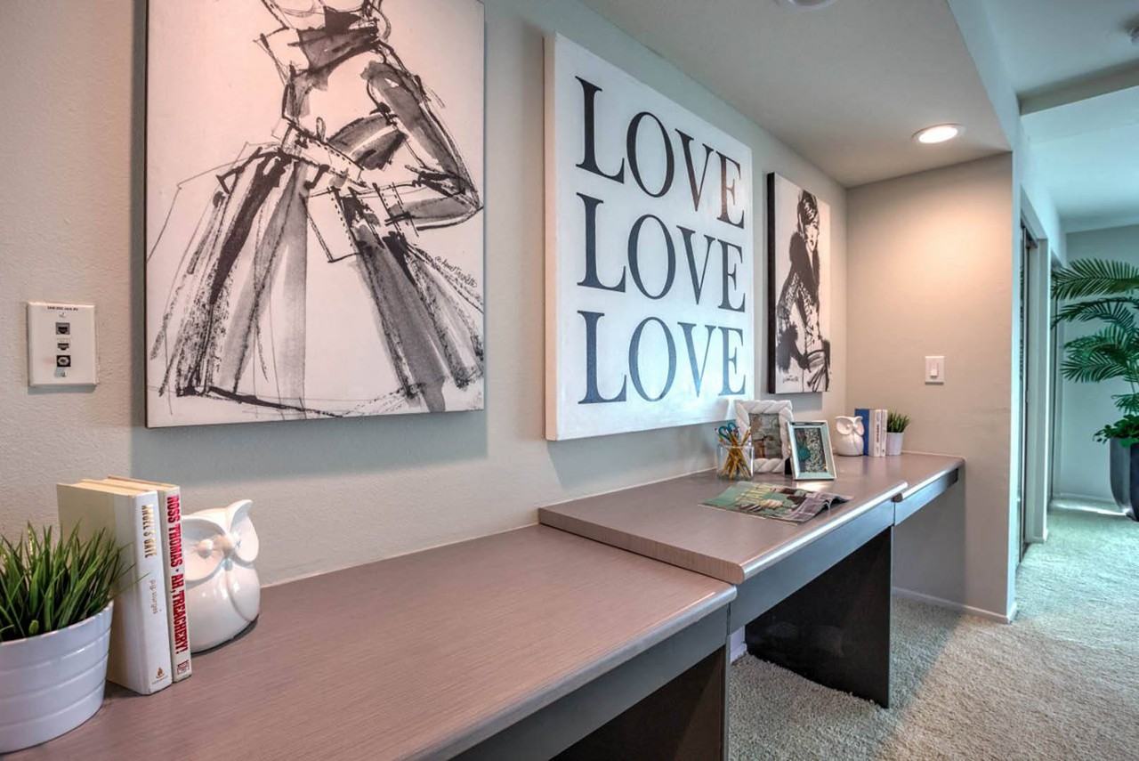 433 Midvale - Photo 3 of 23