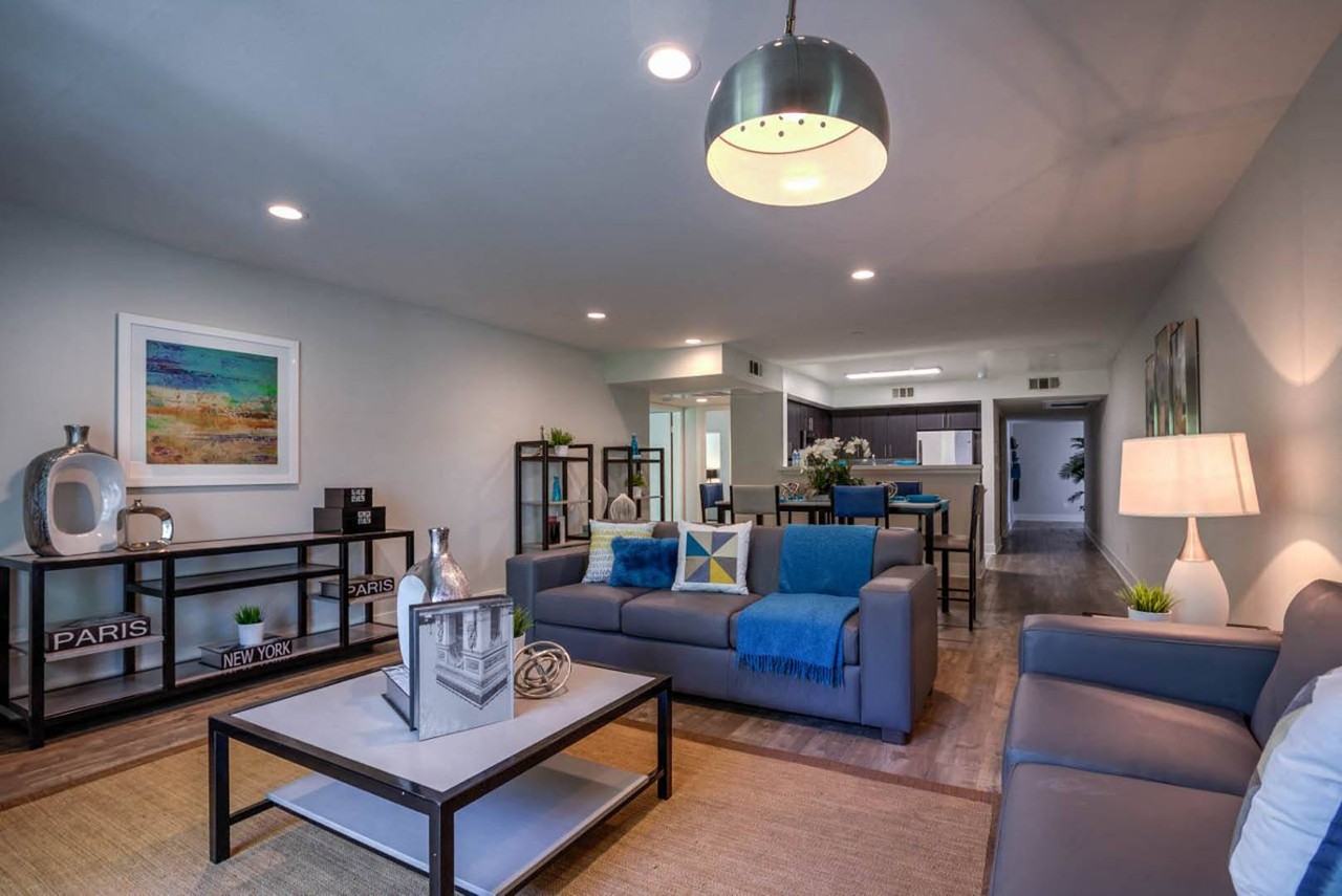 433 Midvale - Photo 5 of 23