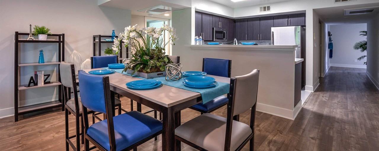 433 Midvale - Photo 7 of 23