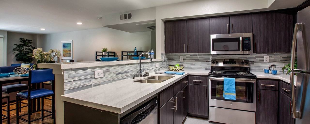 433 Midvale - Photo 3 of 23