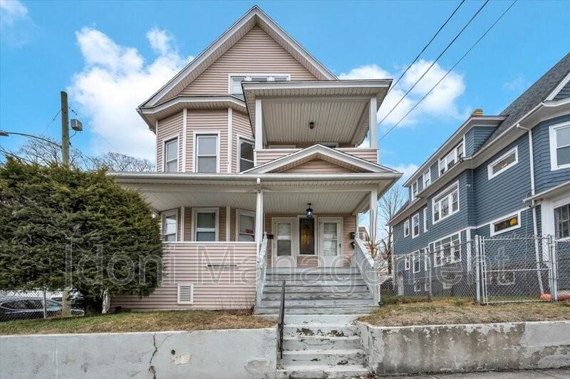 766 Ellsworth Street 2Nd Fl, Bridgeport, CT 06605 2 Bedroom Condo for