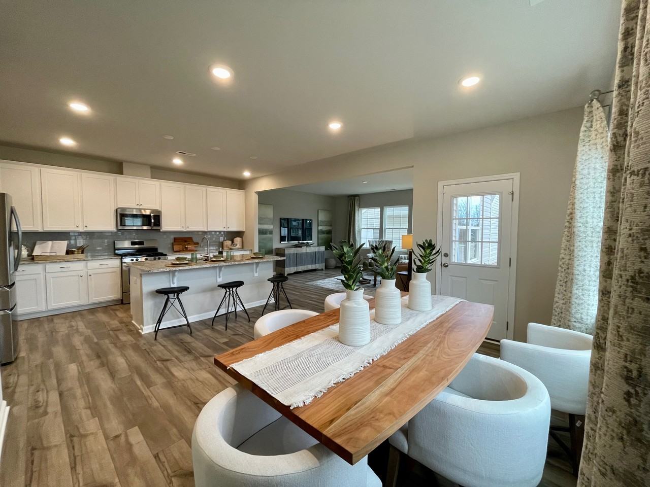 15623 Country House Street - Photo 2 of 16