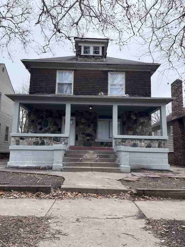 2138 N Linn St #1 - Photo 4 of 20