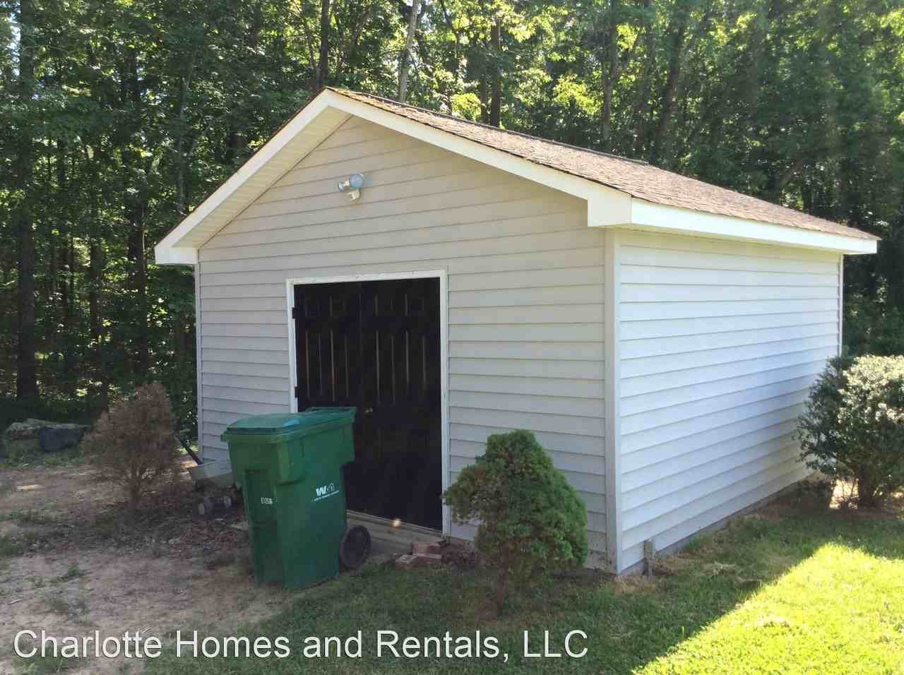 251 Oak St - Photo 2 of 12