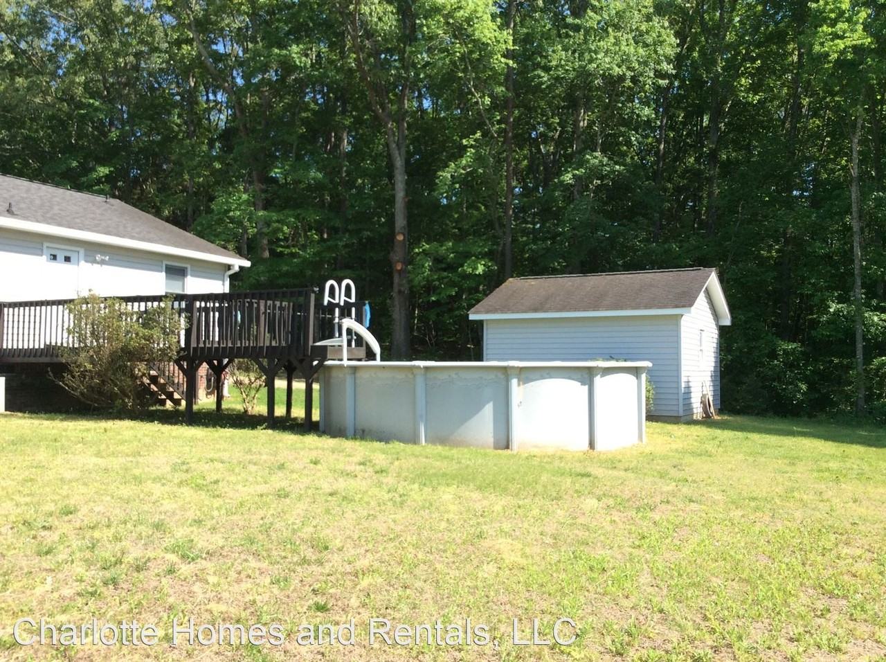 251 Oak St - Photo 3 of 12