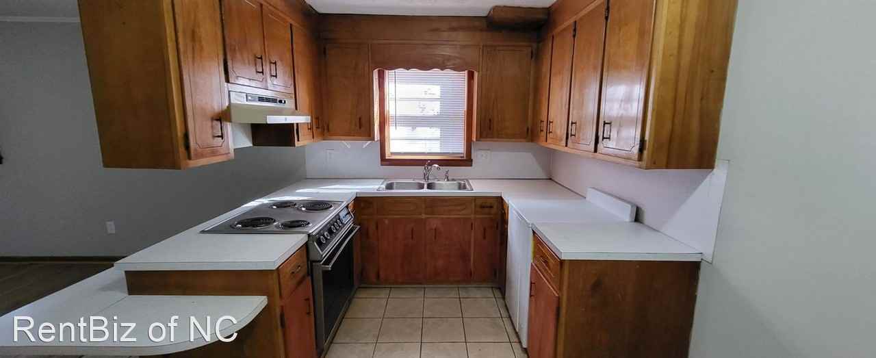 3352 Normandy Park Road - Photo 3 of 11