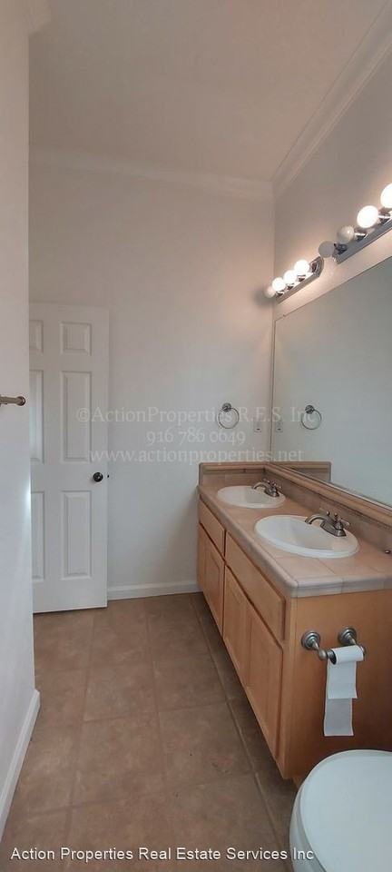 2223 Misty Hollow Dr - Photo 3 of 44