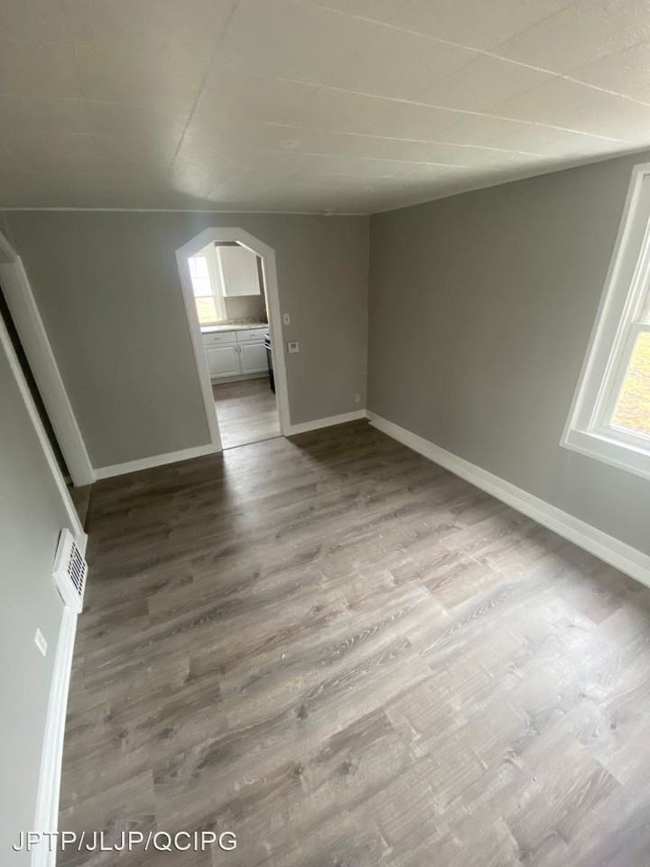 2840 1/2 11 1/2 Ave, Rock Island, IL 61201 1 Bedroom Apartment for