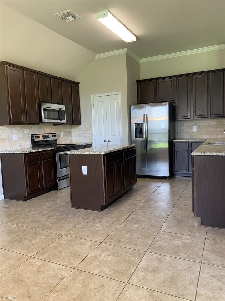 5611 Markham Dr - Photo 3 of 13