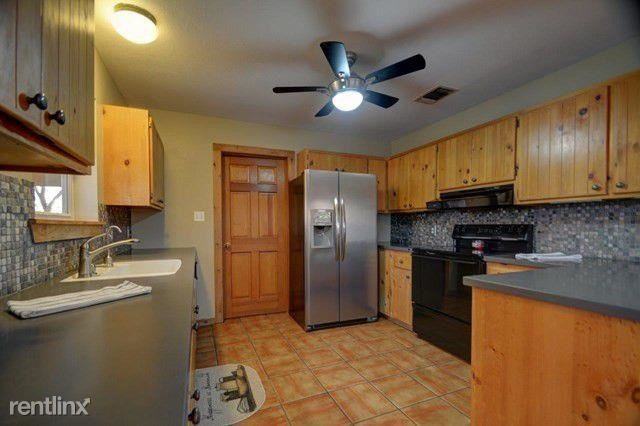 105 Brown Saddle Cir - Photo 3 of 23