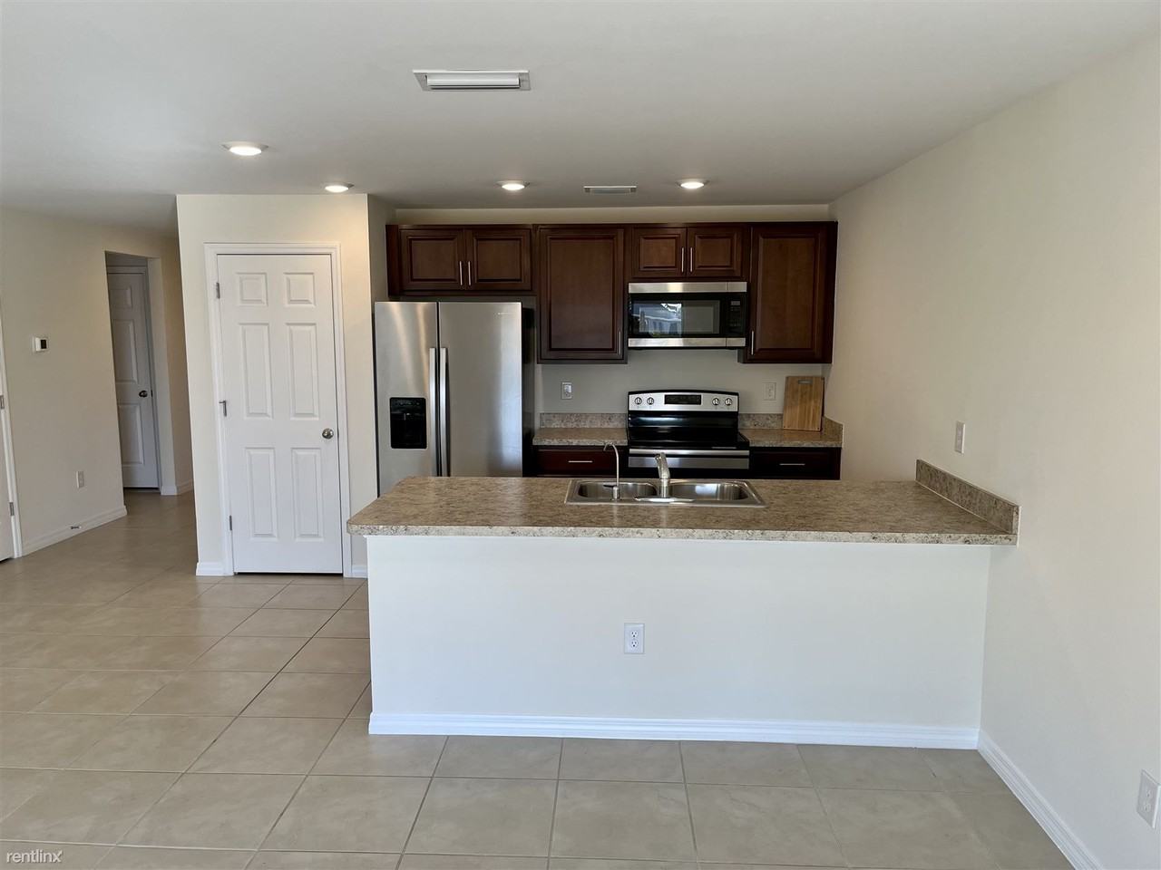 4018 Ne 9th Ave - Photo 2 of 14