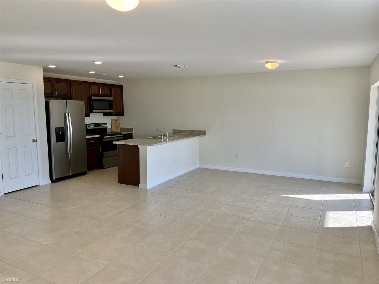 4018 Ne 9th Ave - Photo 3 of 14