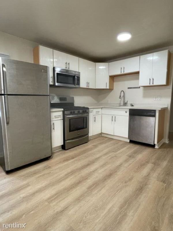 2835 Short St - Photo 3 of 8