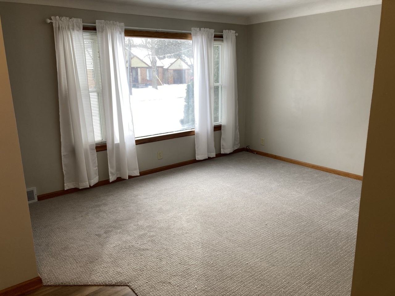 3139 Higgins Ave Sw - Photo 2 of 17