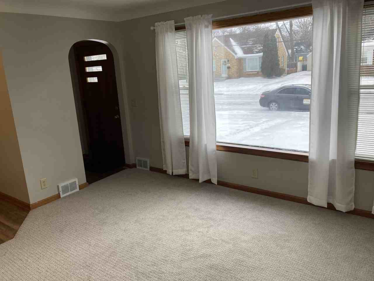 3139 Higgins Ave Sw - Photo 3 of 17