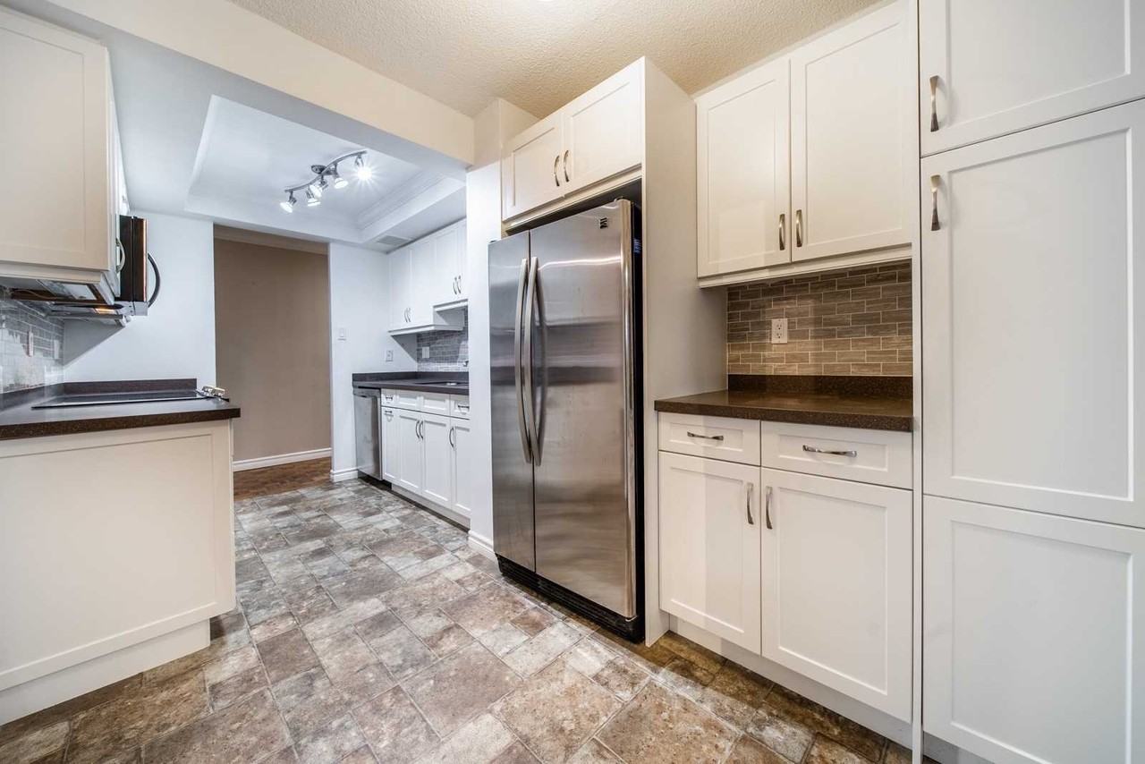 1515 Lakeshore Road East ##