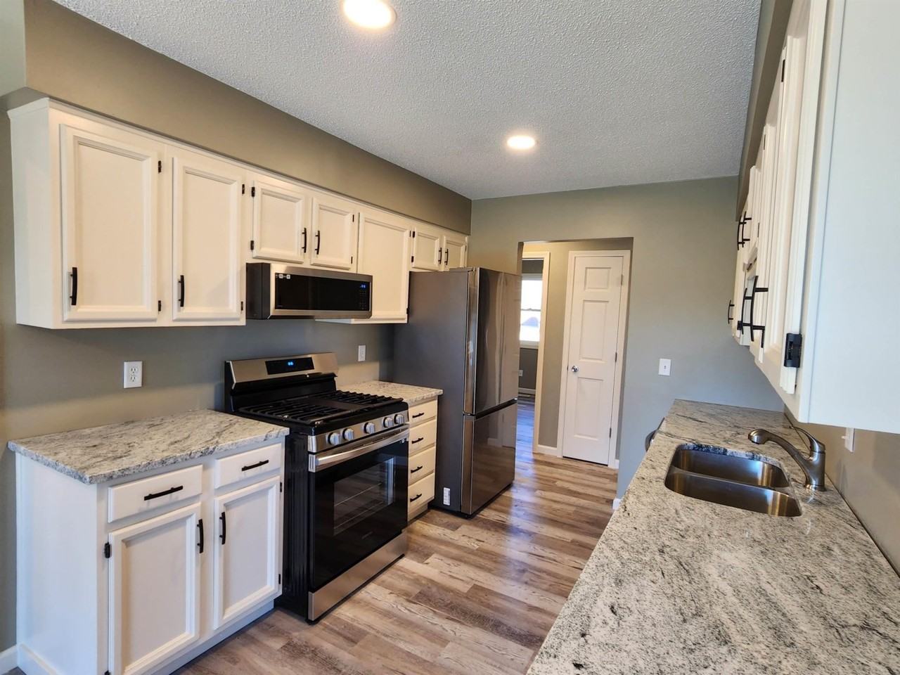 3029 Winslow Pl - Photo 3 of 20