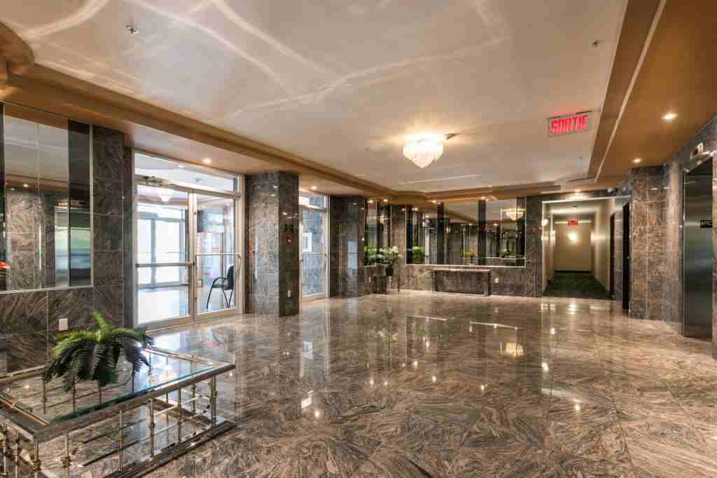 7705 Rue du Mans - Photo 2 of 19