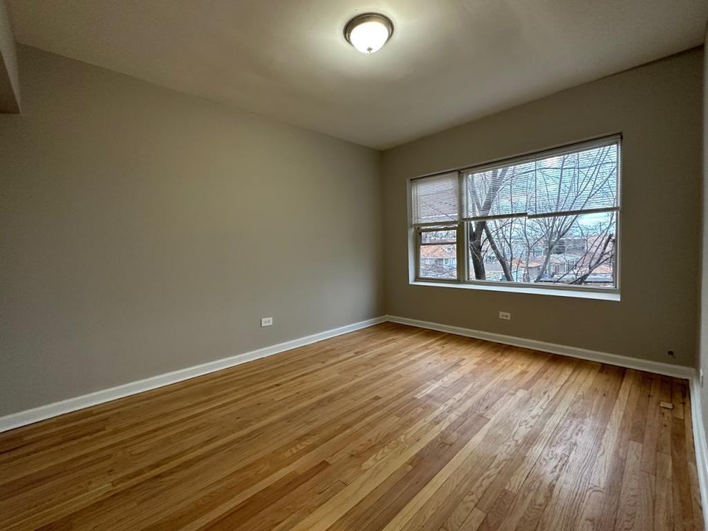 6150 S Sacramento Ave - Photo 6 of 8