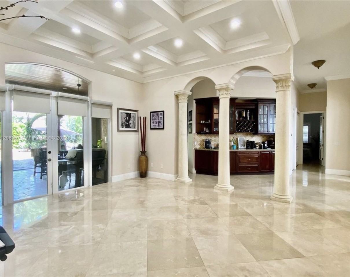 8093 Southwest 186th Street - Photo 4 of 12