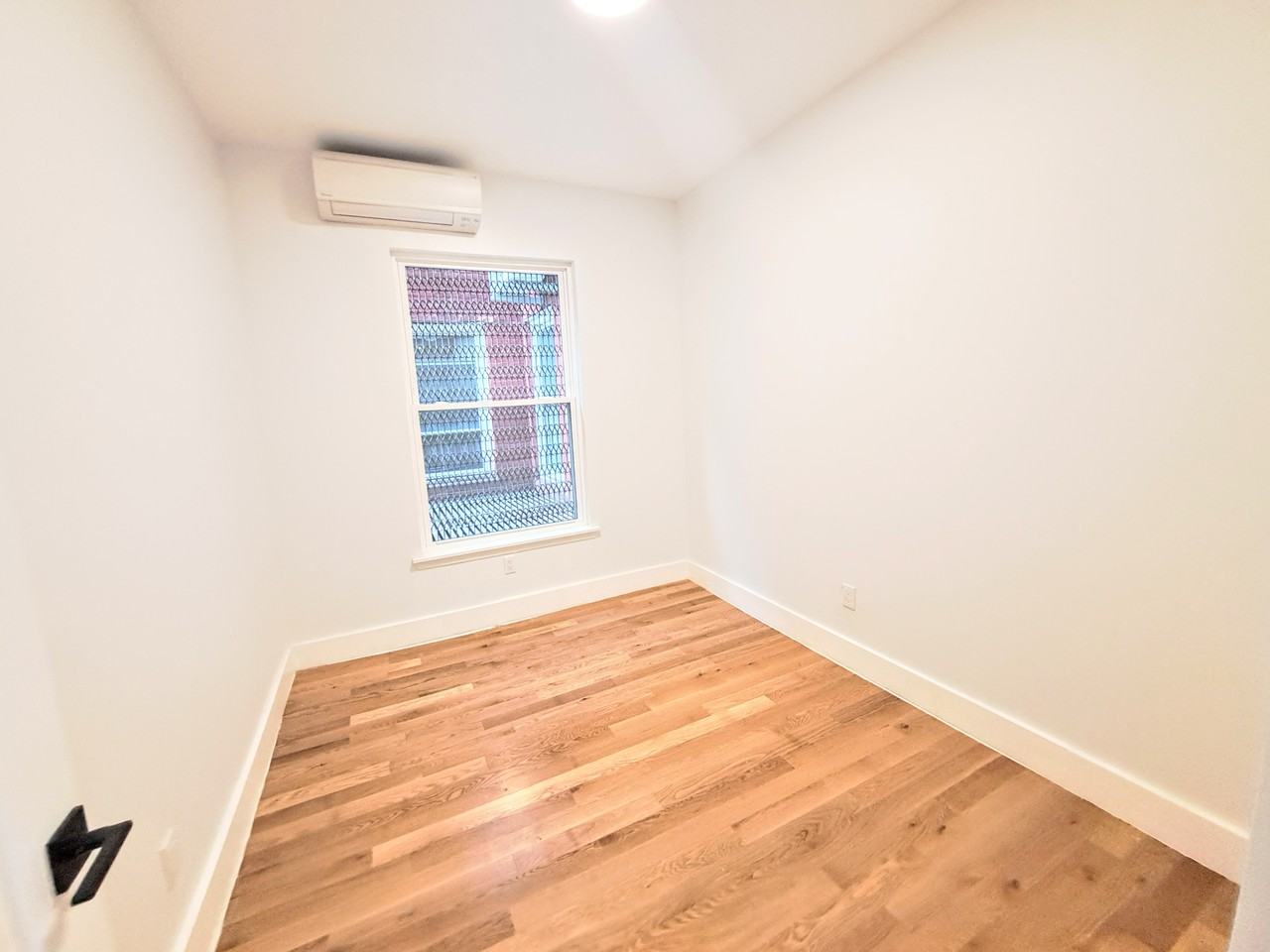 406 hawthorne st - Photo 6 of 11