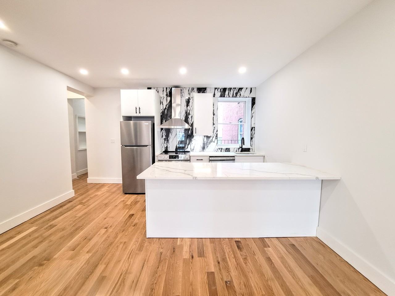 406 hawthorne st - Photo 7 of 11