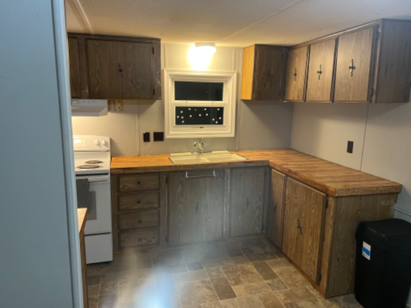 111 Freedom Dr - Photo 2 of 15