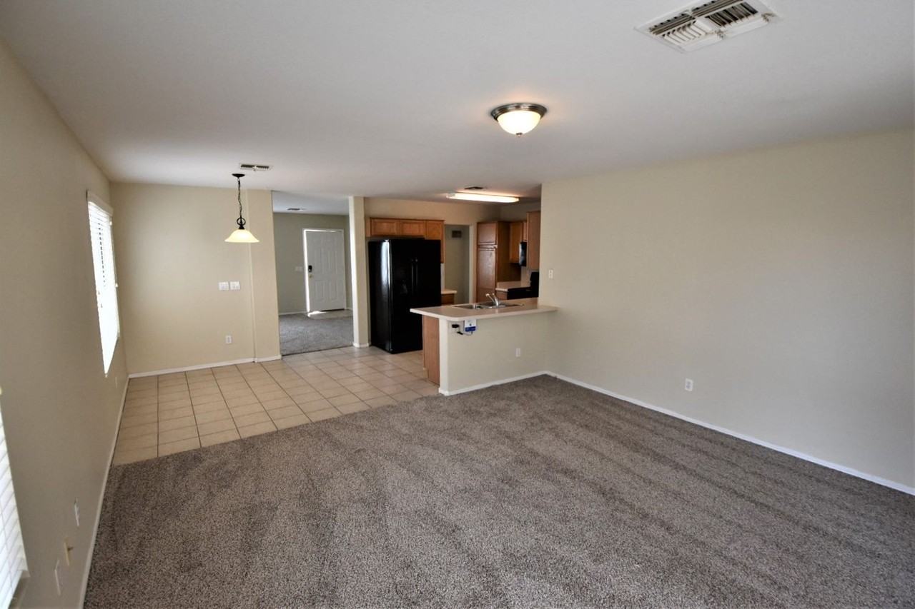 8552 W Caron Dr - Photo 3 of 10