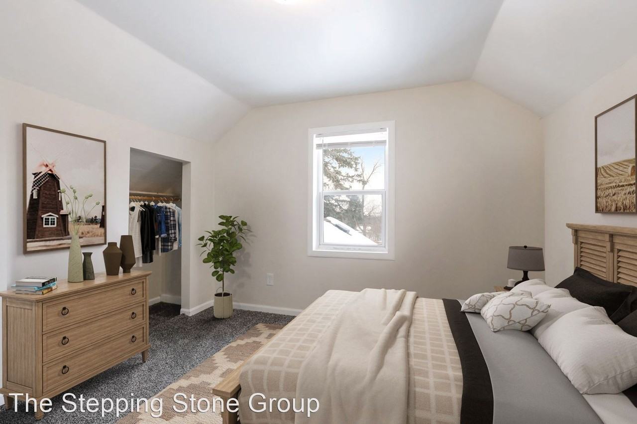 722 Russell Avenue North - Photo 2 of 14