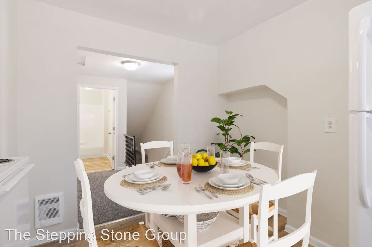 722 Russell Avenue North - Photo 3 of 14