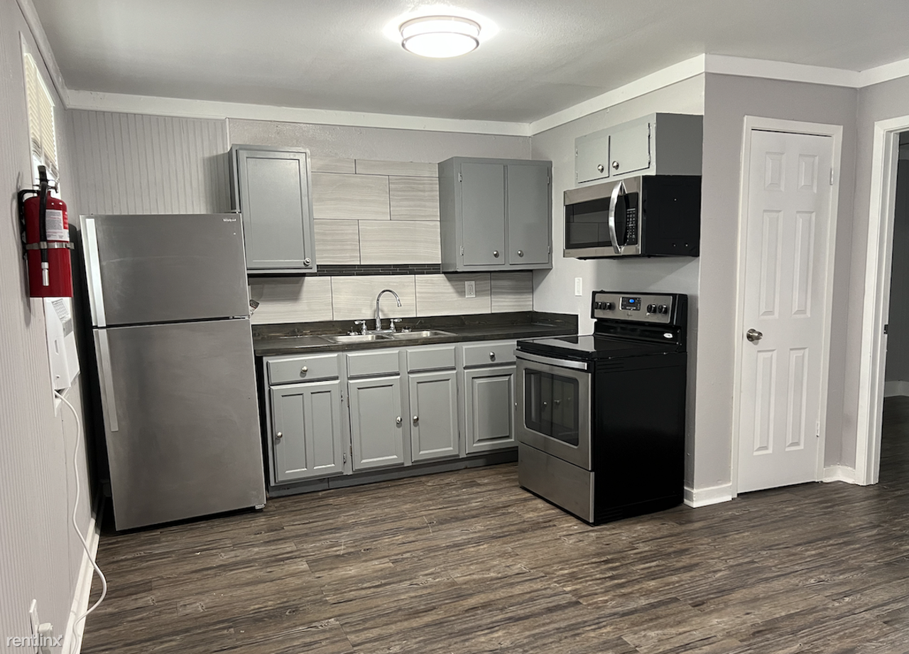 321 Blanks St - Photo 2 of 23