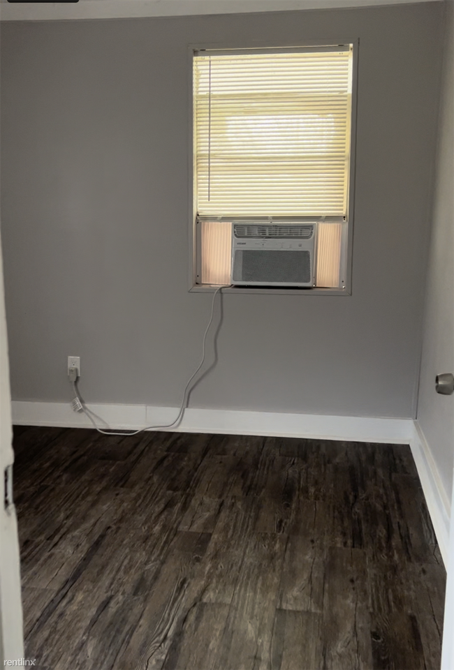 321 Blanks St - Photo 3 of 23