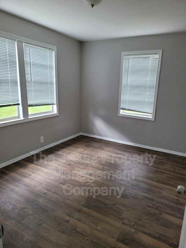 112 Correll Ave - Photo 2 of 13